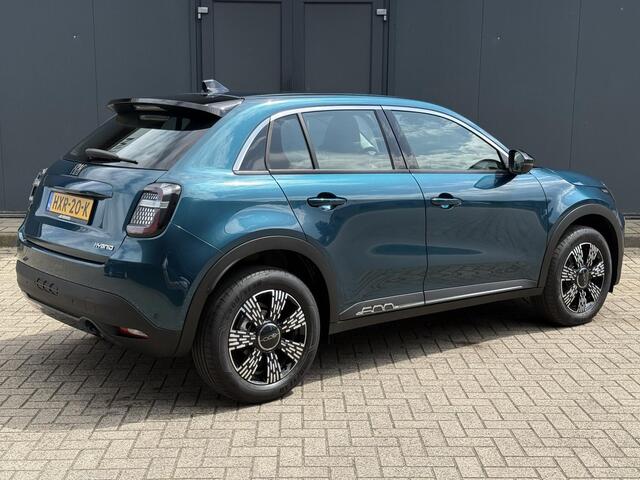 Fiat 600 1.2 Hybrid Urban Automaat / Navigatie via Android Auto/Apple Carplay / Airco / Parkeersensor Achter / DAB / Stof/Lederen Bekleding