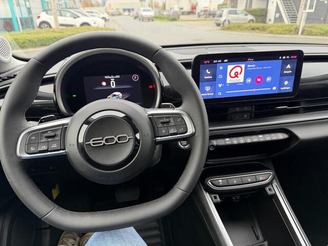 Fiat 600 1.2 Hybrid ICON | Camera | Navi | Stoelverwarming | Keyless |