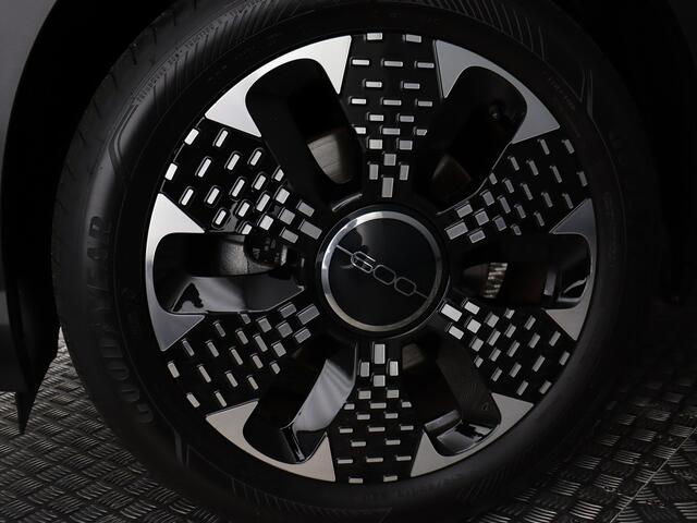 Fiat 600 1.2 Hybrid La Prima (Massage / Leder / 360 Cam / Navi / ACC / Elek. achterklep / 18'')