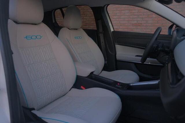 Fiat 600 1.2 Hybrid 110pk DCT6 La Prima | Navi | App Connect | Adaptive Cruise | Climate | Keyless | Camera | Leder | Elektrische Achterklep