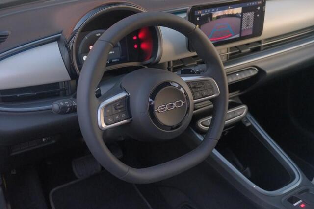 Fiat 600 1.2 Hybrid 110pk DCT6 La Prima | Navi | App Connect | Adaptive Cruise | Climate | Keyless | Camera | Leder | Elektrische Achterklep