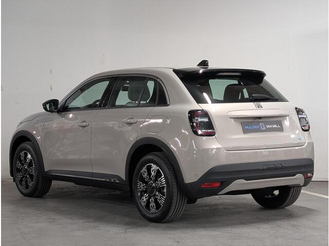 Fiat 600 600e Urban EV 54kWh 156pk | CAMERA | STOELVERW. | APPLE CARPLAY / ANDROID AUTO | DODEHOEKBEW. | KEYLESS ENTRY + START