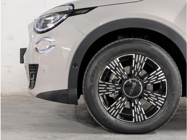 Fiat 600 600e Urban EV 54kWh 156pk | CAMERA | STOELVERW. | APPLE CARPLAY / ANDROID AUTO | DODEHOEKBEW. | KEYLESS ENTRY + START