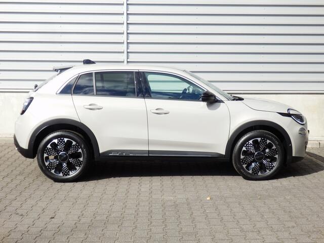 Fiat 600 136 pk. Hybride | La prima | 360 camera | Massage stoel |