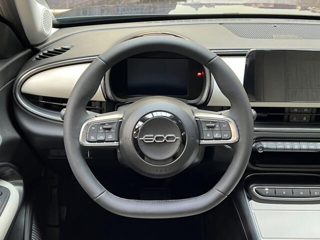 Fiat 600 600e La Prima 54 kWh * * ALL-IN PRIJS * FABRIEKSGARANTIE