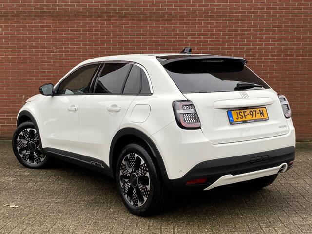 Fiat 600 1.2 HYBRID LA PRIMA NAV ADAP-CRUISE CAMERA STOELVW CARPLAY LMV