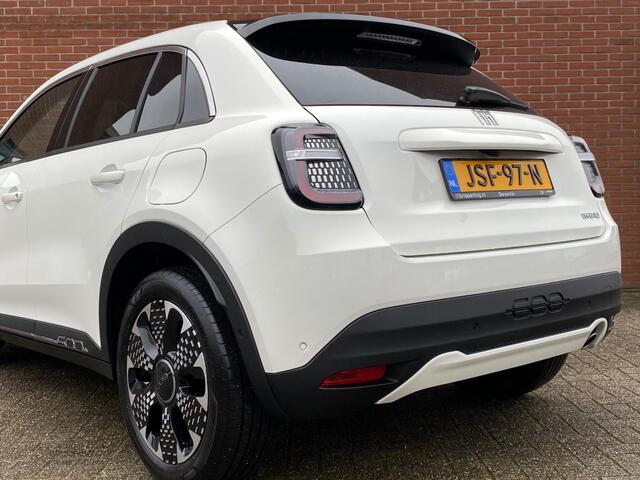 Fiat 600 1.2 HYBRID LA PRIMA NAV ADAP-CRUISE CAMERA STOELVW CARPLAY LMV