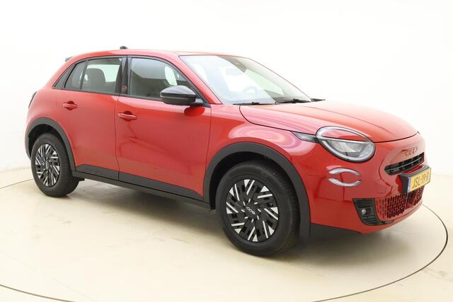Fiat 600 600e RED 54 kWh | NIEUW | RUIM ¤ 10.000 REGISTRATIEVOORDEEL! | Climate control | DAB Radio | Keyless start | Hoge instap | Parkeersensoren | Snel rijden