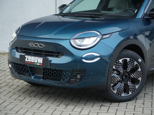 Fiat 600 1.2 Hybrid 110 PK La Prima | Navi | Camera | Carplay | Leder