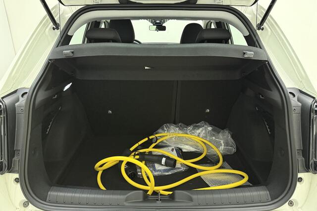 Fiat 600 600e RED 54 kWh | ¤ 10.000,- voordeel! | Apple Carplay | Climate control | Cruise control | LED koplampen | Keyless Start | Parkeersensor