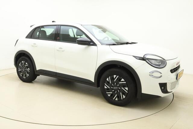 Fiat 600 600e RED 54 kWh | ¤ 10.000,- voordeel! | Apple Carplay | Climate control | Cruise control | LED koplampen | Keyless Start | Parkeersensor