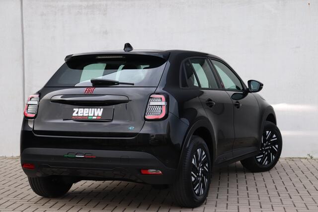 Fiat 600 600e RED 54 kWh | Carplay | Clima | Cruise | Direct Leverbaar