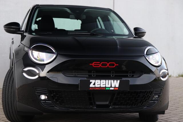 Fiat 600 600e RED 54 kWh | Carplay | Clima | Cruise | Direct Leverbaar