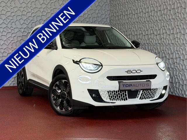 Fiat 600 1.2 HYBRID LA PRIMA LEER MASSAGE ELEK.STOEL CAMERA CARPLAY ADAP.CRUISE STOELVERW. ELEK.KLEP 18''LMV ? Top Auto Fiat Wijchen , 30 Jaar ervaring in Fiat , Wij leveren de : Icon / La Prima / Pop / Sport . Urban / Benzine / Hybrid . Met Fabrieksgarantie ?