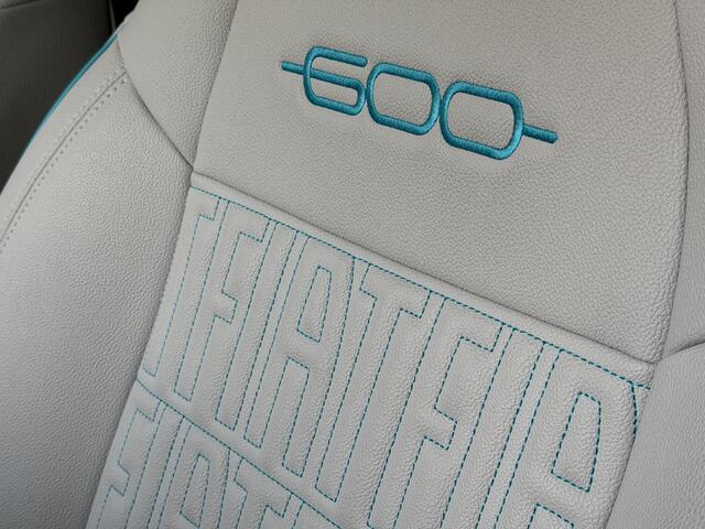 Fiat 600 1.2 HYBRID LA PRIMA CAMERA CARPLAY ADAP.CRUISE STOELVERW. ELEK.KLEP LEER MASSAGE ELEK.STOEL 18''LMV ? Top Auto Fiat Wijchen , 30 Jaar ervaring in Fiat , Wij leveren de : Icon / La Prima / Pop / Sport . Urban / Benzine / Hybrid . Met Fabrieksgarantie ?