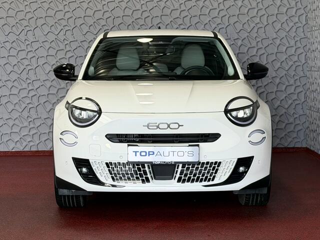Fiat 600 1.2 HYBRID LA PRIMA LEER MASSAGE ELEK.STOEL CAMERA CARPLAY ADAP.CRUISE STOELVERW. ELEK.KLEP 18''LMV ? Top Auto Fiat Wijchen , 30 Jaar ervaring in Fiat , Wij leveren de : Icon / La Prima / Pop / Sport . Urban / Benzine / Hybrid . Met Fabrieksgarantie ?