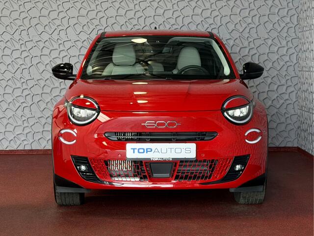 Fiat 600 1.2 Hybrid La Prima o Leer o Massage o Elek. Stoel o CarPlay o ACC o Camera o 18" LMV ? Top Auto Fiat Wijchen , 30 Jaar ervaring in Fiat , Wij leveren de : Icon / La Prima / Pop / Sport . Urban / Benzine / Hybrid . Met Fabrieksgarantie ?