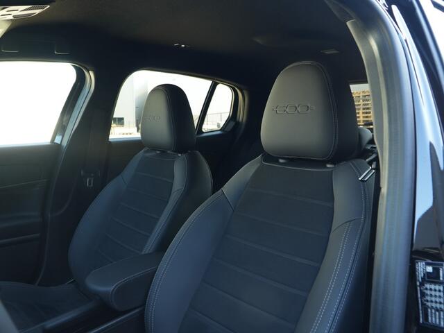 Fiat 600 600e Sport 54 kWh | Navi | Carplay | Camera | Winter | 18"