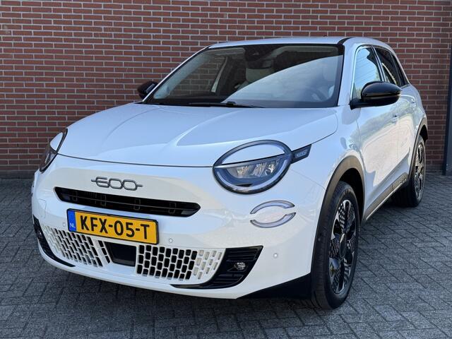 Fiat 600 1.2 Hybrid La Prima NAV ADAP-CRUISE CAMERA STOELVW CARPLAY LMV