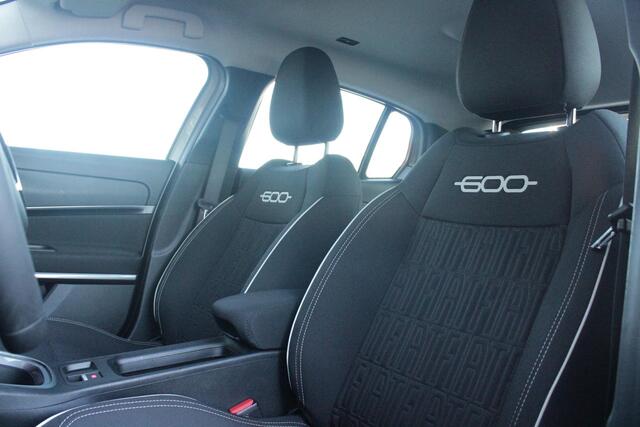 Fiat 600 1.2 Hybrid 110PK AUTOMAAT URBAN | STOEL/VOORRUIT VERWARMING | KEYLESS ENTRY/START | 17" LICHTEMATELN VELGEN | DRAADLOZE TELEFOONLADER | DRAADLOZE APPLE CARPLAY/ANDROID AUTO | NAVIGATIE | DAB+ RADIO | PARKEERSENSOREN VOOR + ACHTER | ACHTERUITRIJ CAMERA | C