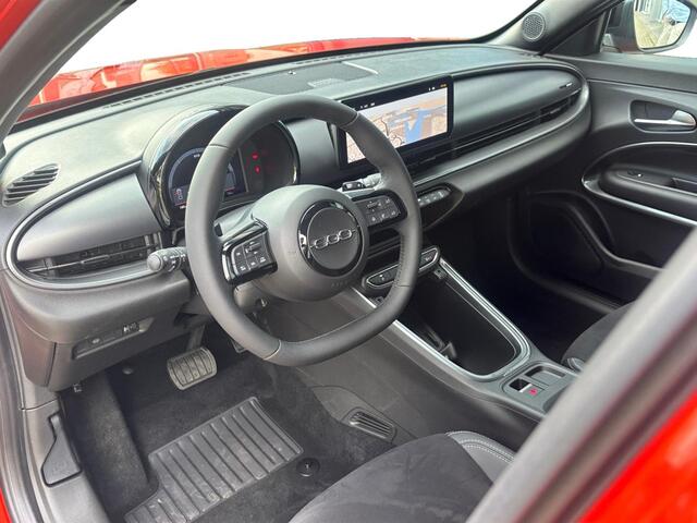 Fiat 600 Sport 1.2 Hybrid 145pk | ALCANTARA | ELEKTR. STOEL | APPLE CARPLAY / ANDROID AUTO | CAMERA | NAVI |