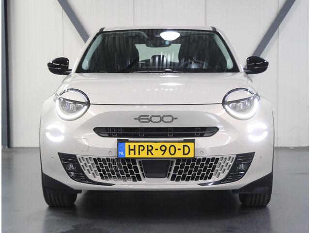 Fiat 600 1.2 110PK Urban | 1ste eigenaar | AppleCarPlay/AndroidAuto | Climate Control | Cruise Control | Camera | Parkeersensoren | Navigatie | AUTOMAAT | LM velgen | Keyless | LED | Isofix | Sfeerverlichting | Stoel/Voorruitverwarmd |