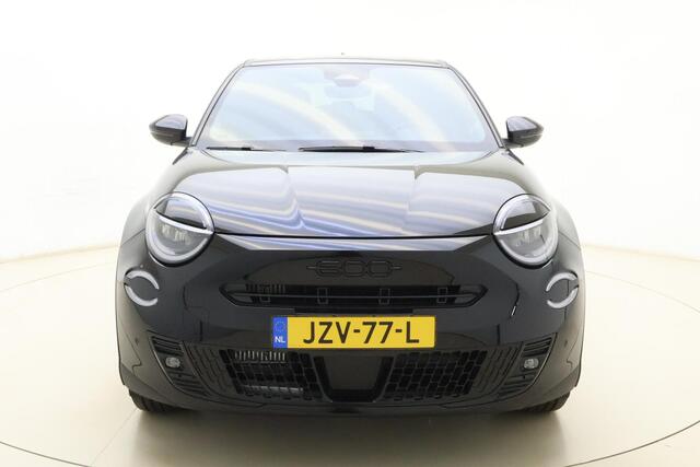 Fiat 600 1.2 Hybrid Sport | Alcantara bekleding | LED verlichting | Camera | Navigatie | Lichtmetalen velgen 18'' | Getint glas | Elektrische achterklep