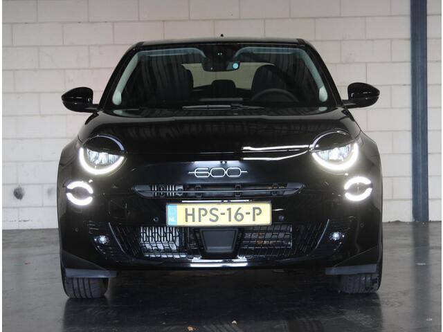 Fiat 600 1.2 Hybrid Urban | 1ste eigenaar | AppleCarPlay/AndroidAuto | Climate Control | Cruise Control | Camera | Parkeersensoren | Navigatie | AUTOMAAT | LM velgen | Keyless | LED | Isofix | Sfeerverlichting | Stoel/Voorruitverwarmd |