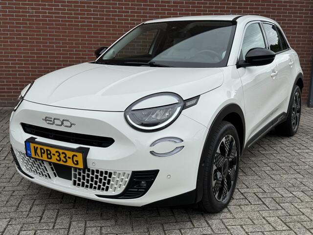 Fiat 600 1.2 Hybrid La Prima NAV ADAP-CRUISE CAMERA STOELVW CARPLAY LMV