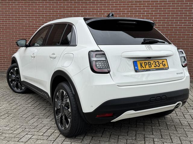 Fiat 600 1.2 Hybrid La Prima NAV ADAP-CRUISE CAMERA STOELVW CARPLAY LMV