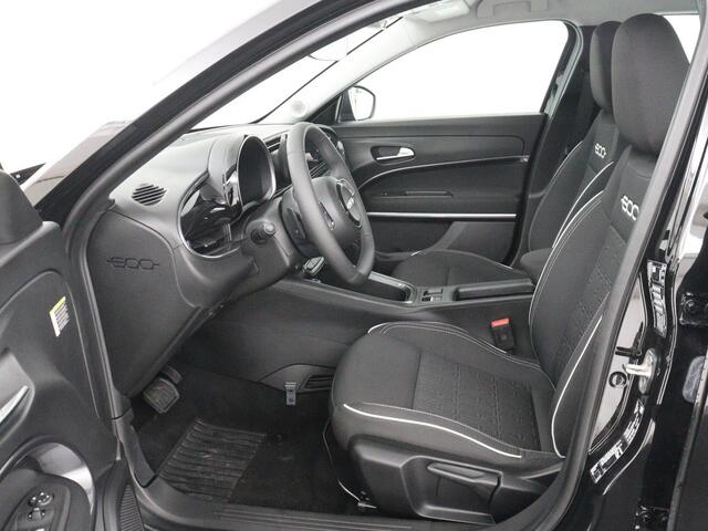 Fiat 600 1.2 Hybrid Urban | Stoelverwarming | 360 camera | | Stoelverwarming | 360 camera | Cruise control | Navigatie | Carplay | DAB | Climate control | Full LED | Park assist | Sfeerverlichting