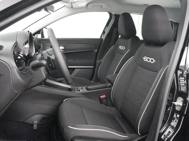 Fiat 600 1.2 Hybrid Urban | Stoelverwarming | 360 camera | | Stoelverwarming | 360 camera | Cruise control | Navigatie | Carplay | DAB | Climate control | Full LED | Park assist | Sfeerverlichting