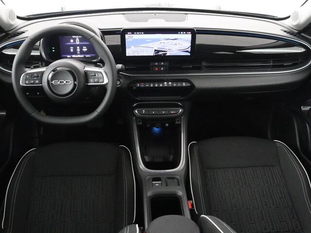 Fiat 600 1.2 Hybrid Urban | Stoelverwarming | 360 camera | | Stoelverwarming | 360 camera | Cruise control | Navigatie | Carplay | DAB | Climate control | Full LED | Park assist | Sfeerverlichting