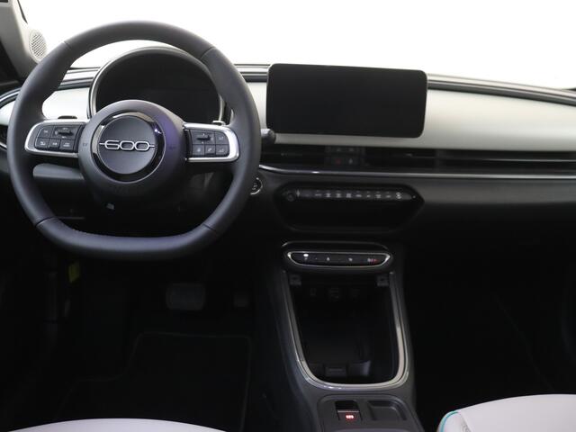 Fiat 600 1.2 Hybrid La Prima I AUTOMAAT I NAVIGATIE I ACHTERUITRIJCAMERA I PARKEERSENSOREN VOOR EN ACHTER I L.M. VELGEN i
