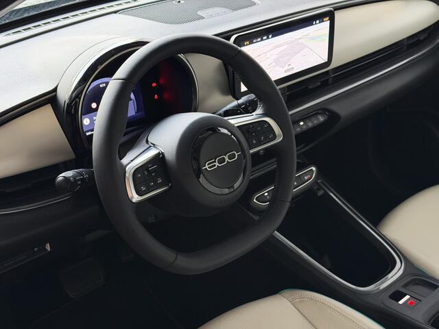 Fiat 600 1.2 HYBRID LA PRIMA CAMERA CARPLAY ADAP.CRUISE STOELVERW. ELEK.KLEP LEER MASSAGE ELEK.STOEL 18''LMV ? Top Auto Fiat Wijchen , 30 Jaar ervaring in Fiat , Wij leveren de : Icon / La Prima / Pop / Sport . Urban / Benzine / Hybrid . Met Fabrieksgarantie ?