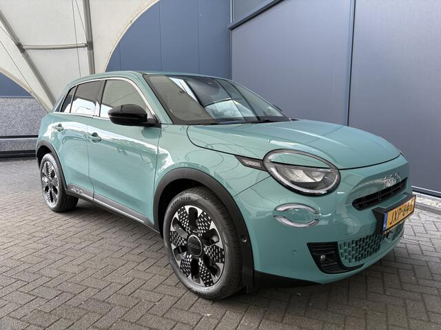 Fiat 600 1.2 Hybrid La Prima Achteruitrijcamera - Apple carplay - Airco - parkeersensoren - Navigatie - Dodehoek detector - Draadloze telefoonoplader - Stoelverwarming - Voorstoelen met massagefunctie - Bluetooth - Cruise control - Keyless start and entry - Led ve