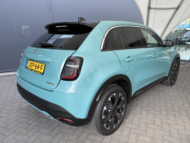 Fiat 600 1.2 Hybrid La Prima Achteruitrijcamera - Apple carplay - Airco - parkeersensoren - Navigatie - Dodehoek detector - Draadloze telefoonoplader - Stoelverwarming - Voorstoelen met massagefunctie - Bluetooth - Cruise control - Keyless start and entry - Led ve