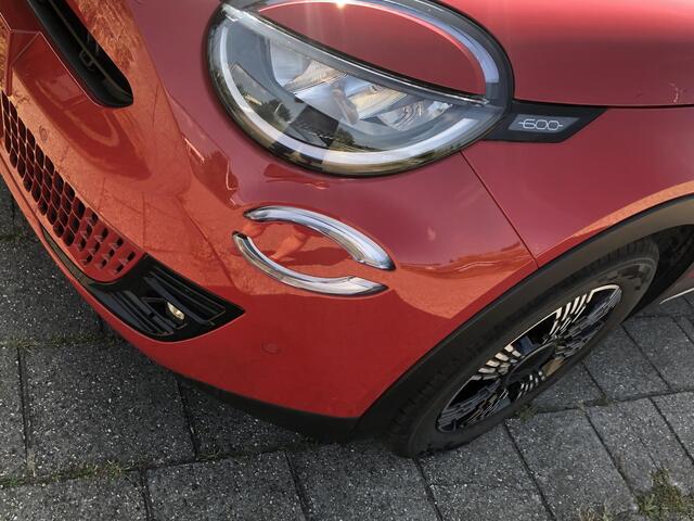 Fiat 600 1.2 145 pk Hybrid Icon AUTOMAAT|NAVI|CLIMATE|APPLE/ANDROID|PDC|17"