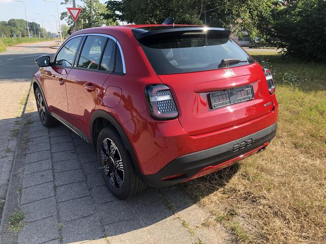 Fiat 600 1.2 145 pk Hybrid Icon AUTOMAAT|NAVI|CLIMATE|APPLE/ANDROID|PDC|17"