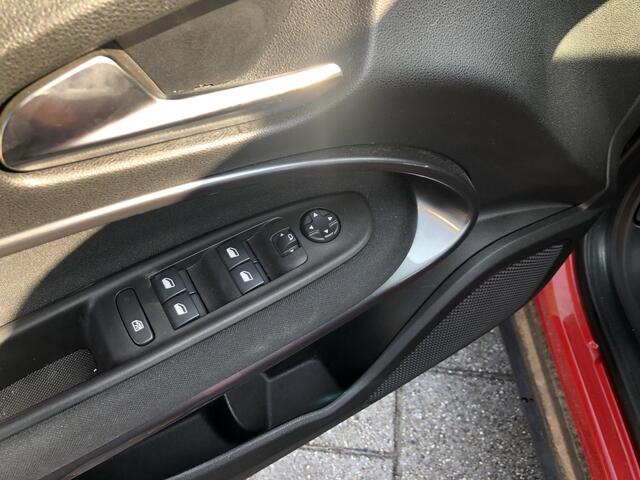 Fiat 600 1.2 145 pk Hybrid Icon AUTOMAAT|NAVI|CLIMATE|APPLE/ANDROID|PDC|17"