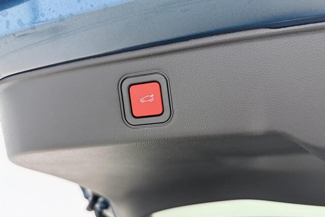 Fiat 600 600e La Prima 54 kWh | ¤ 1.100,- demo-voordeel | Navigatie | Achteruitrijcamera | Elektrische achterklep | Keyless | Massagestoel | Stoelverwarming | 18" Lichtmetalen velgen