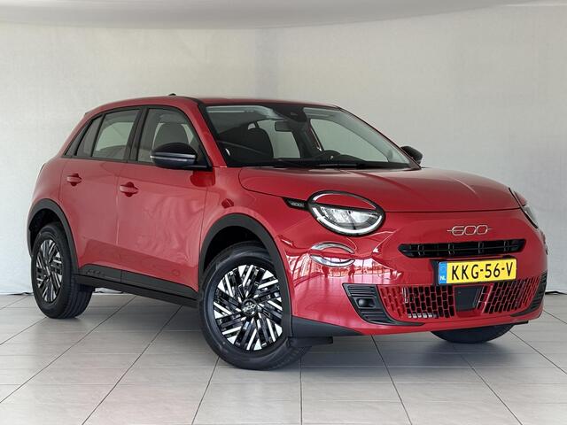 Fiat 600 1.2 Hybrid Urban | Apple-Android | Parkeersensor achter | Cruise control