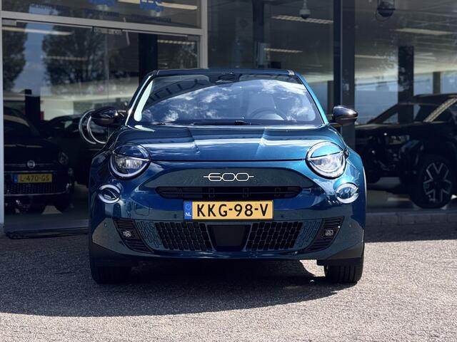 Fiat 600 600e La Prima 54 kWh | Leder | Apple-Android | Massage Stoelen