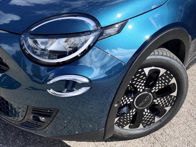 Fiat 600 600e La Prima 54 kWh | Leder | Apple-Android | Massage Stoelen