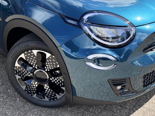 Fiat 600 600e La Prima 54 kWh | Leder | Apple-Android | Massage Stoelen