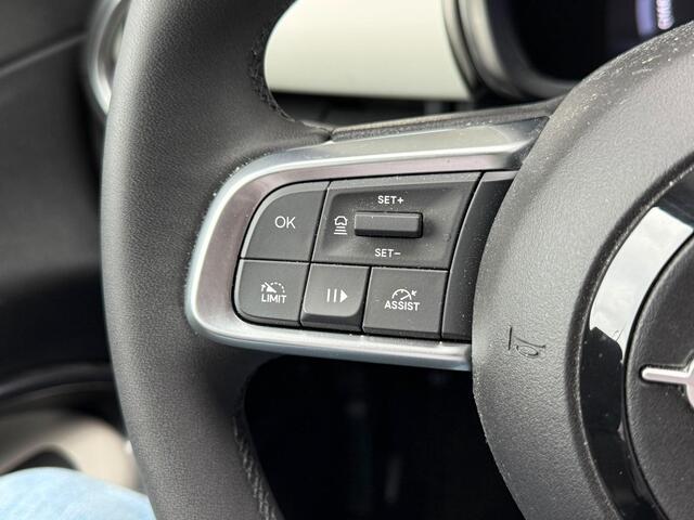 Fiat 600 600e La Prima 54 kWh | Camera | Carplay | Leer