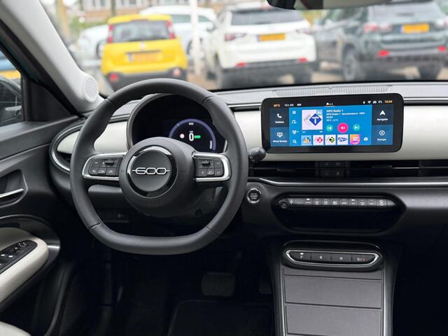 Fiat 600 600e La Prima 54 kWh | Camera | Carplay | Leer
