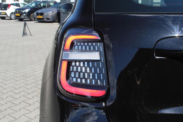 Fiat 600 1.2 Hybrid Urban | Incl. 12 Maanden garantie | Stoelverwarming | Cruise | Airco | Apple Carplay/ Android Auto | Parkeersensoren | Parkeer Camera | Navigatie | Bluetooth |