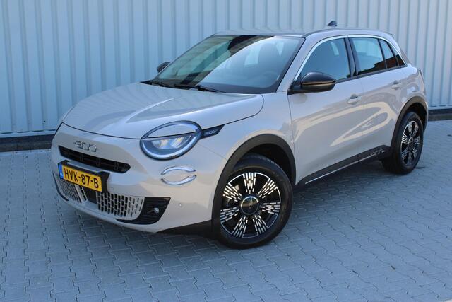 Fiat 600 1.2 Hybrid Pop | Incl. 12 maanden garantie | Cruise control | Stoelverwarming | Apple carplay/Android auto | Parkeercamera | Climate control | Navigatie | DAB radio |