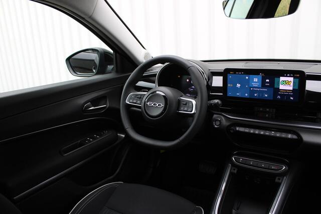 Fiat 600 1.2 Hybrid Urban | Incl. 12 maanden garantie | Cruise control | Apple carplay/Android auto | Parkeercamera | DAB radio | Navigatie | Stoelverwarming |